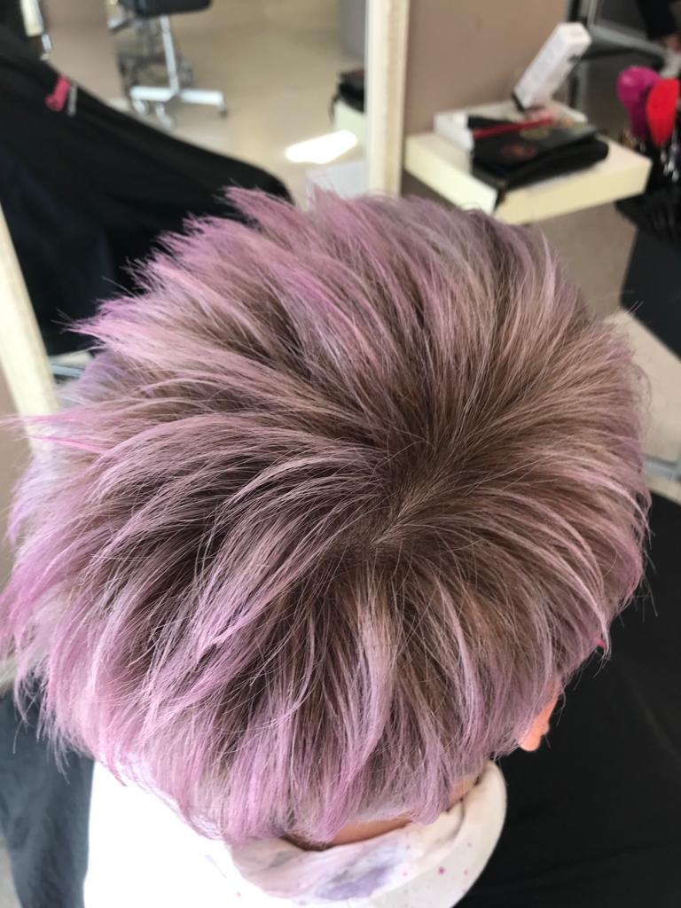 Kurzhaarfrisur Mit Undercut Friseur Kosmetik Eg Charmant