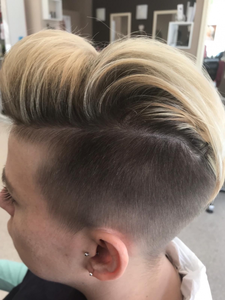 Sidecut Undercut Mit Vielen Highlights Friseur Kosmetik Eg Charmant